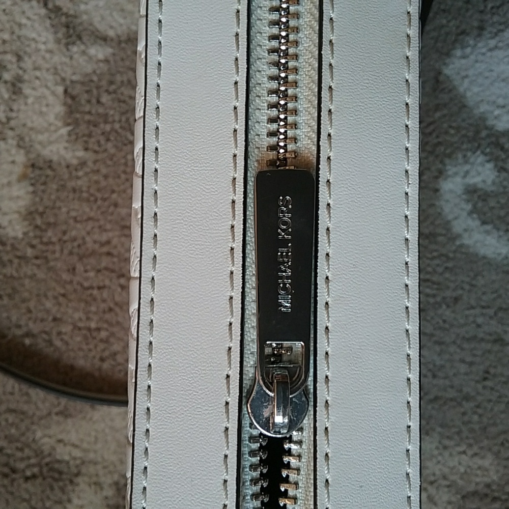 Michael Kors NWOT Crossbody White - Picture 5 of 10